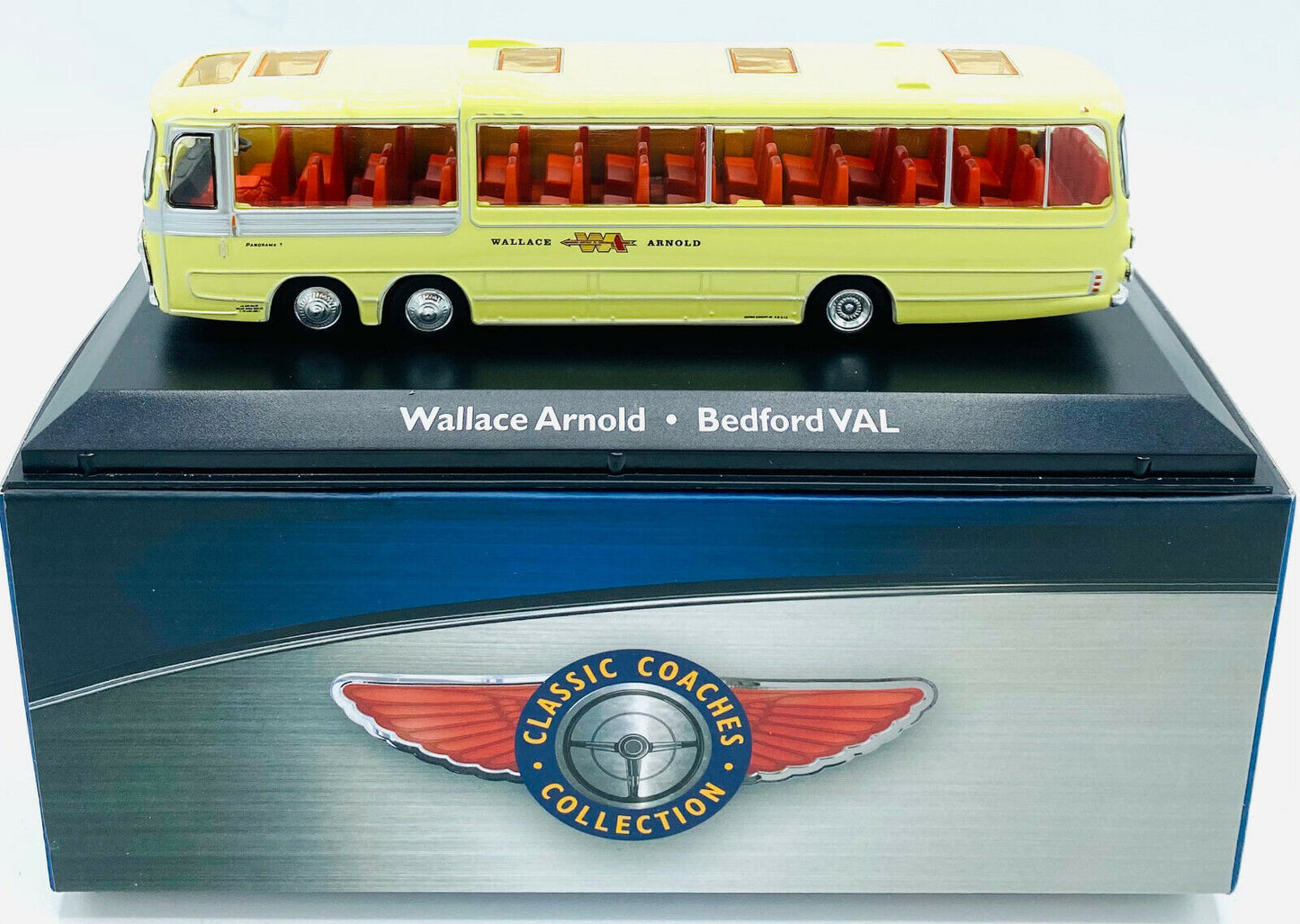 EBOND Bus Wallace Arnold - Bedford Val - Editions Atlas 1:72 - 0207