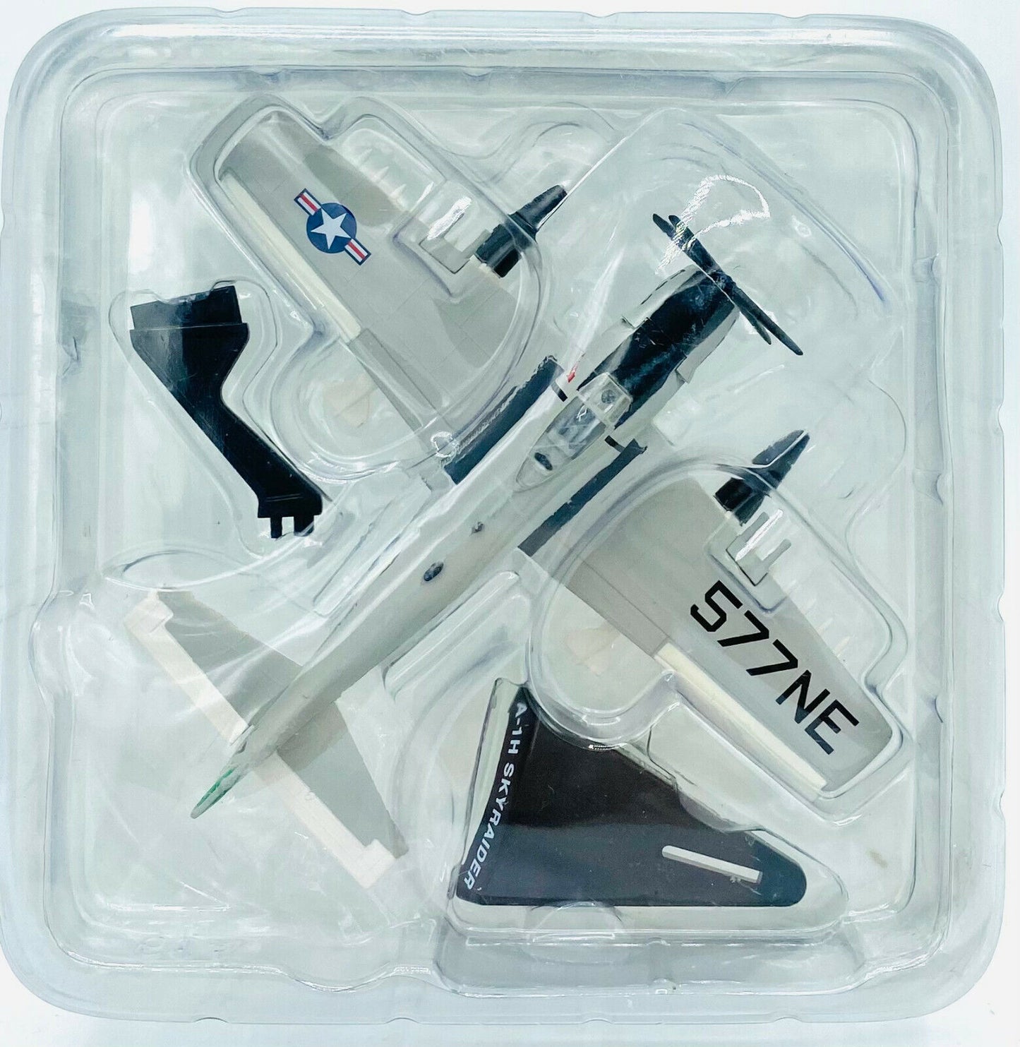 EBOND Aerei Militari - A-1H Skyraider - Die Cast - 1:110 - 0236