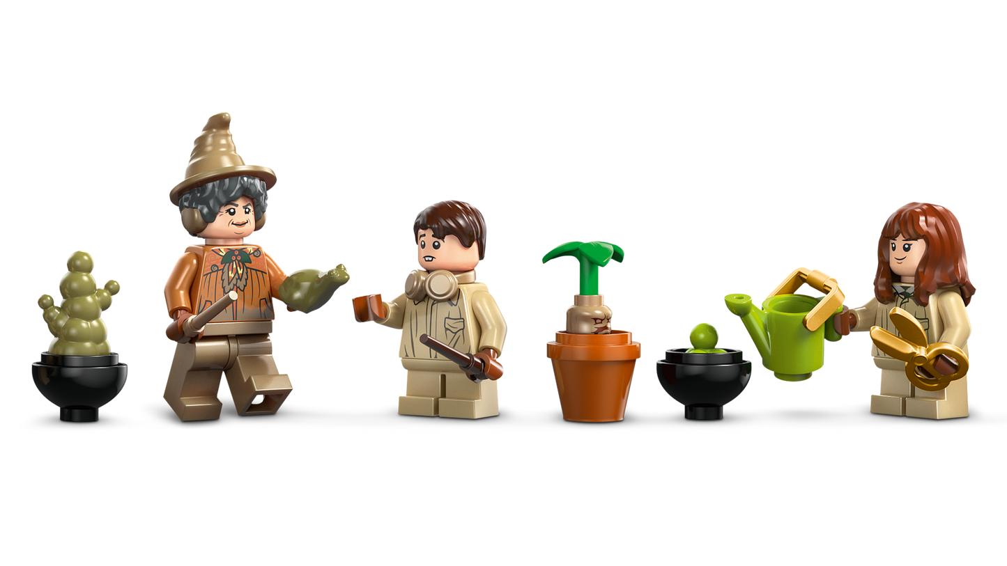 LEGO 76445 Harry Potter Castello di Hogwarts: lezione di erbologia