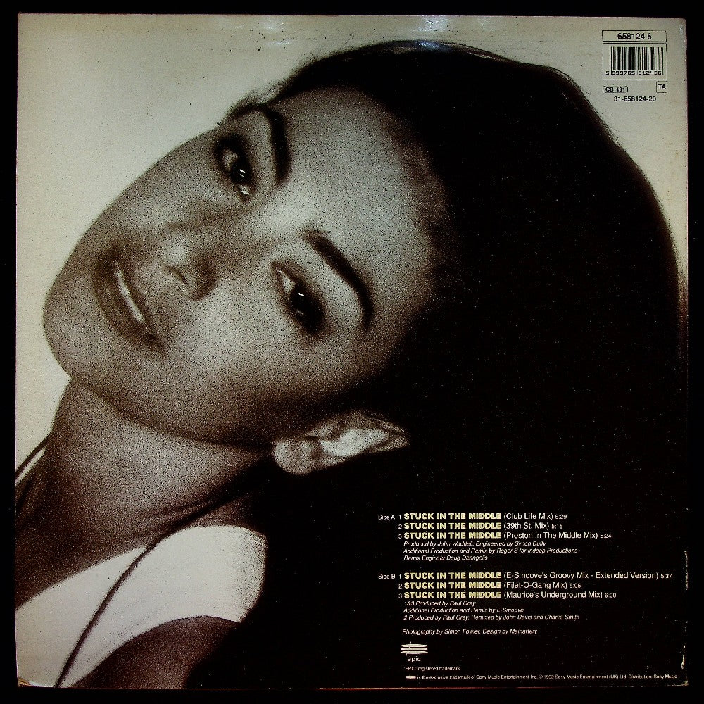 EBOND Danni'elle Gaha - Stuck In The Middle Vinile V028139