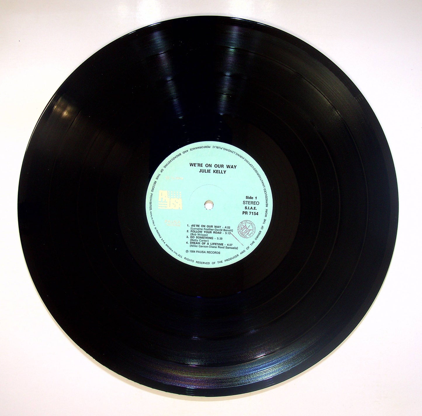 EBOND Julie Kelly - We're On Our Way Vinile V082102