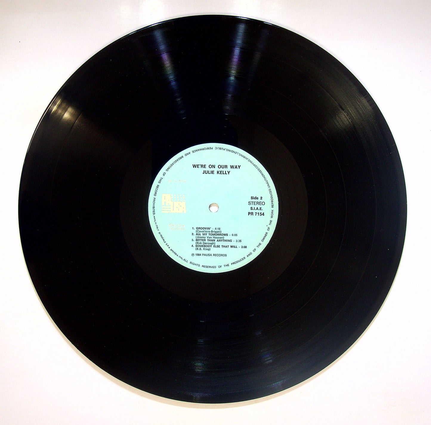 EBOND Julie Kelly - We're On Our Way Vinile V082102