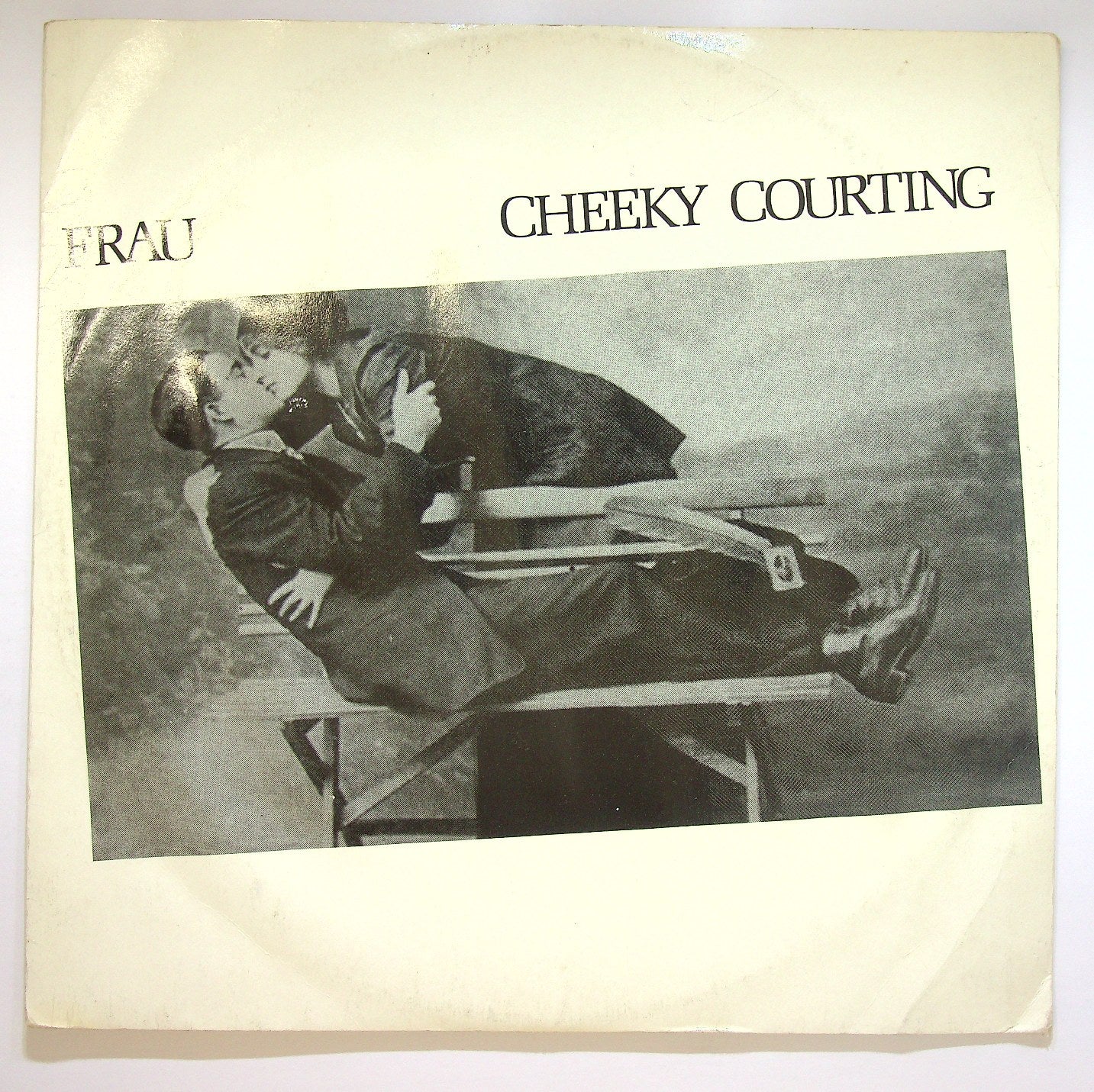 EBOND Frau - Cheeky Courting Vinile V117111