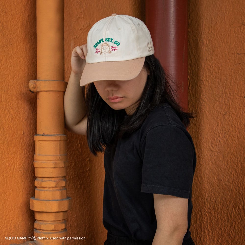 Squid Game Curved Bill Cap Red light, green light P035356