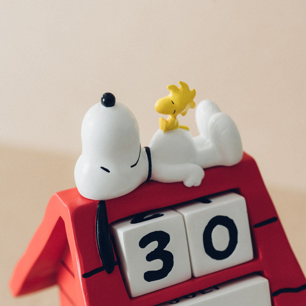 Peanuts 3D perpetual Calendar Snoopy Doghouse P068916