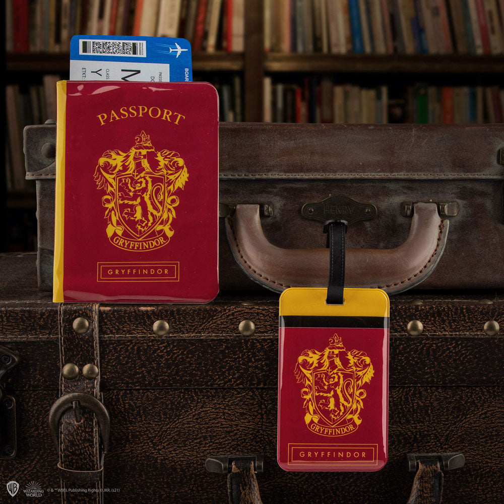 Harry Potter Passport Case & Luggage Tag Set Gryffindor
