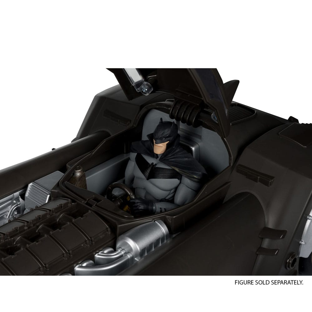 DC Multiverse Vehicle White Knight Batmobile (Gold Label) 18 cm P049588