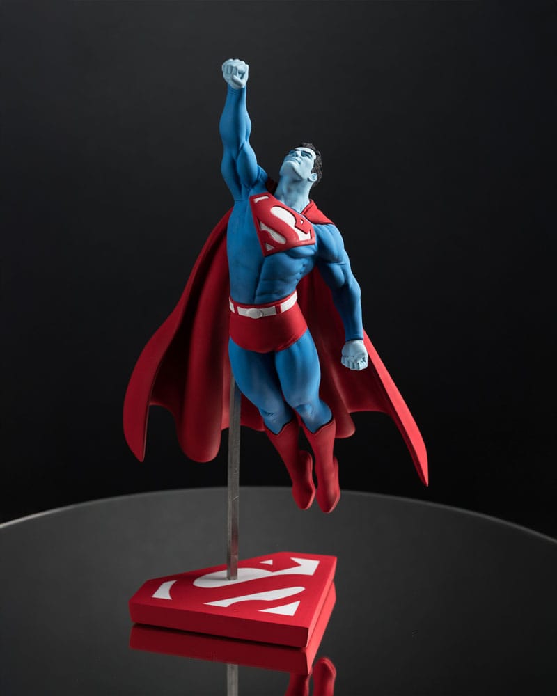 DC Direct Statue 1/10 Superman Red and Blue: Superman by Gary Frank Limited Edition 26 cm P049850