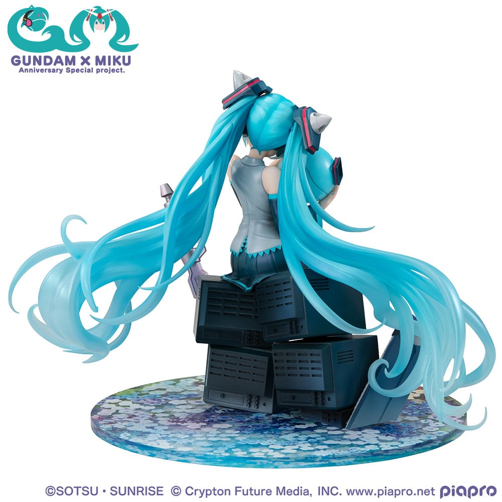 Mobile Suit Gundam x Hatsune Miku Lucrea PVC Statue Hatsune Miku x OO Gundam 45th Anniversary 17 cm P065106