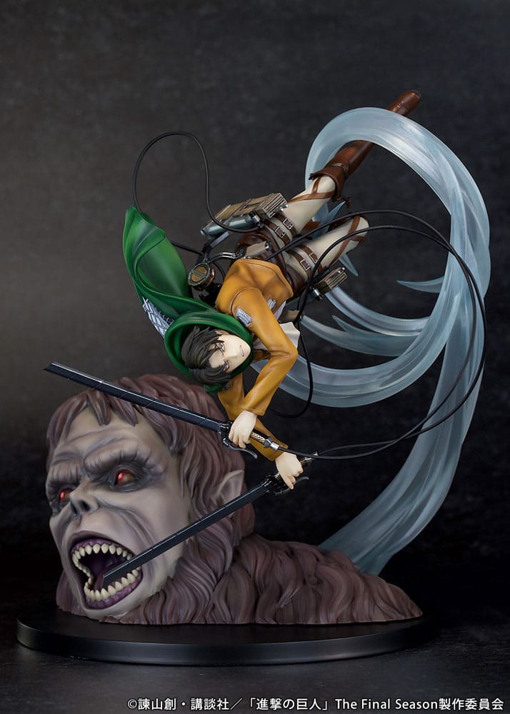 Attack on Titan PVC Statue 1/7 Levi vs Beast Titan Ver. 28 cm P056445