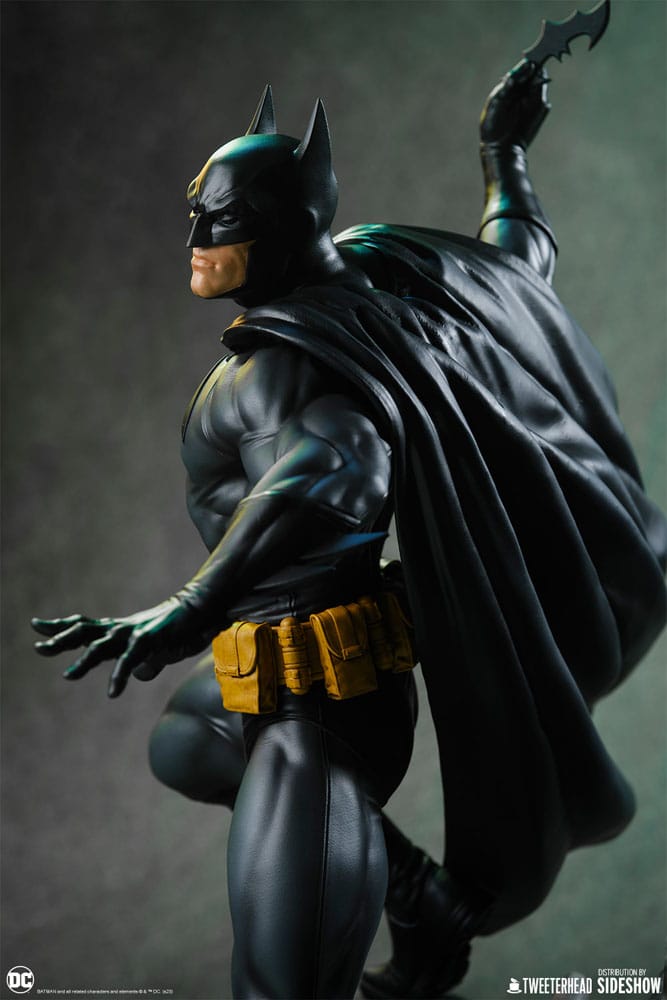 DC Comics Maquette 1/6 Batman (Black and Gray Edition) 50 cm P061600