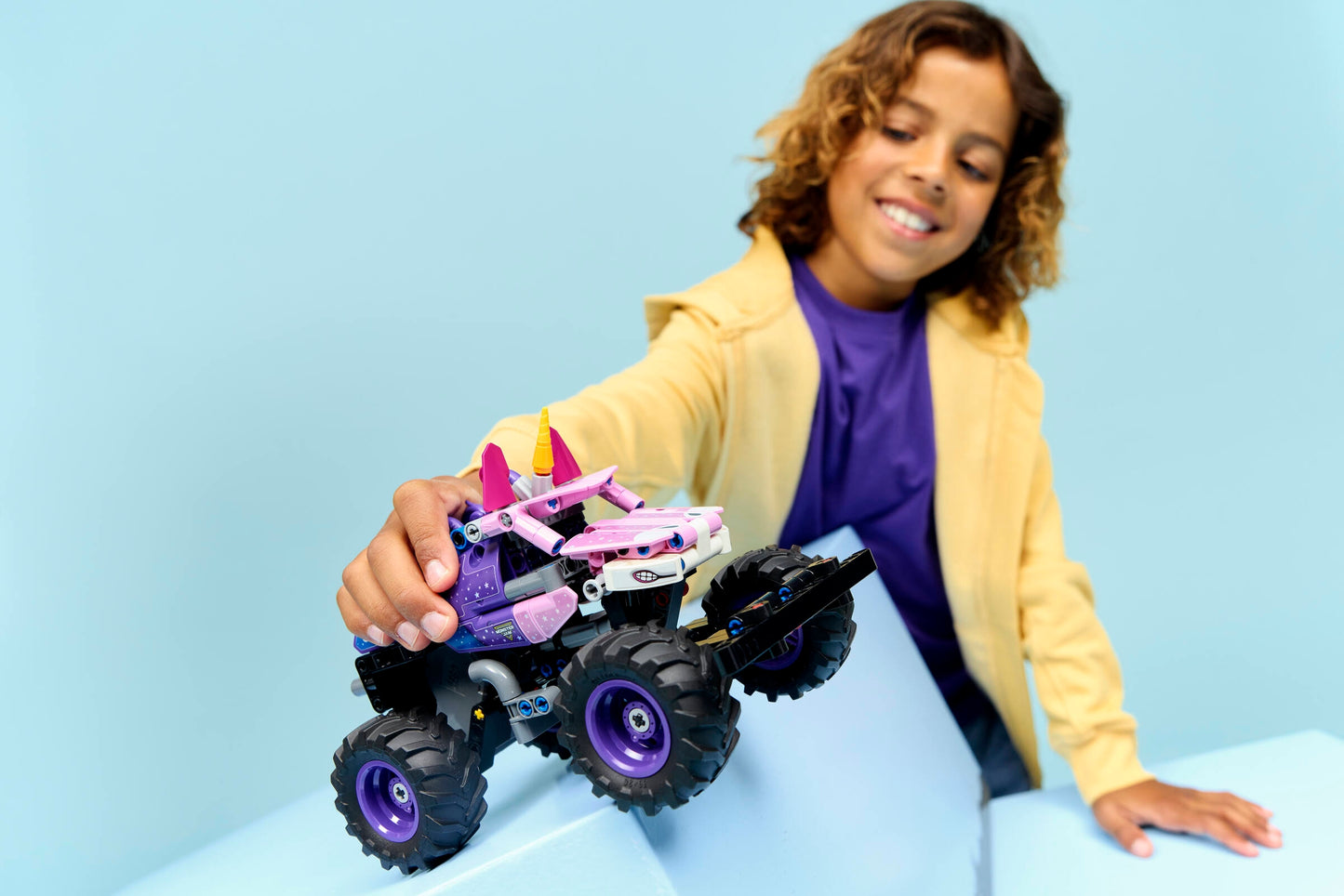LEGO 42220 Monster Jam™ Sparkle Smash™ a retrocarica