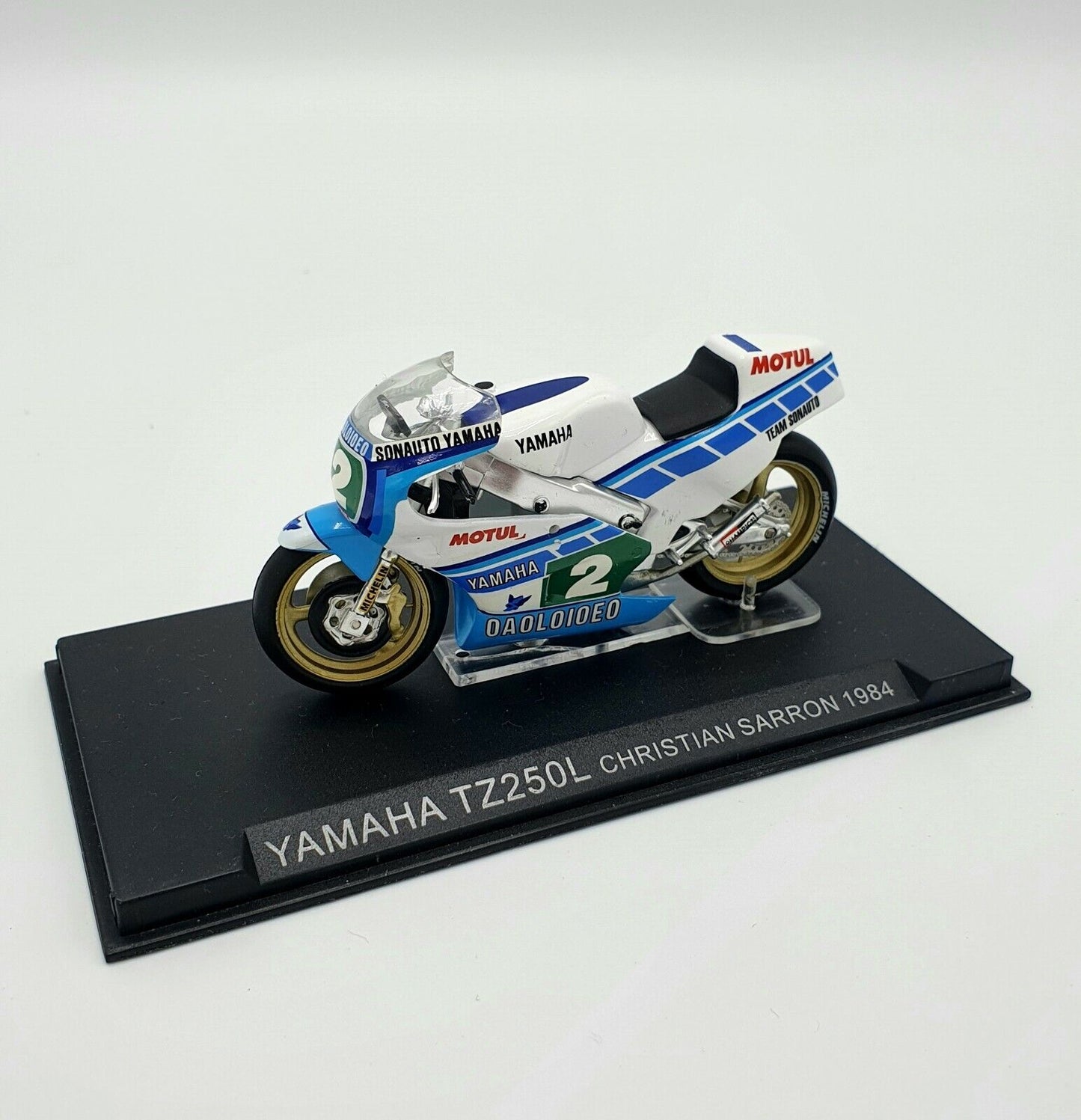 EBOND Modellino Yamaha TZ 250 L Cristian Sarron 1984 Scala 1:24 - S008.