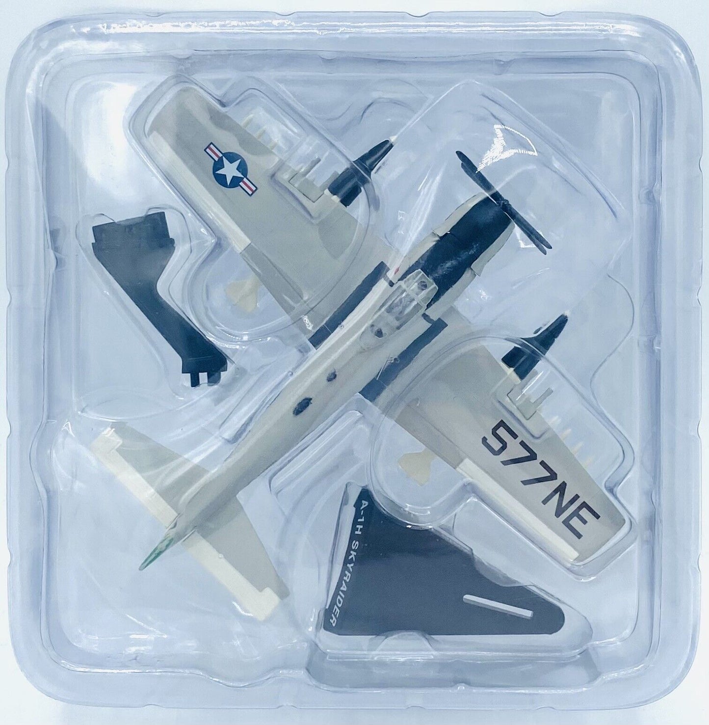 EBOND Aerei Militari - A 1H Skyraider - Die Cast - 1:110 - 0230