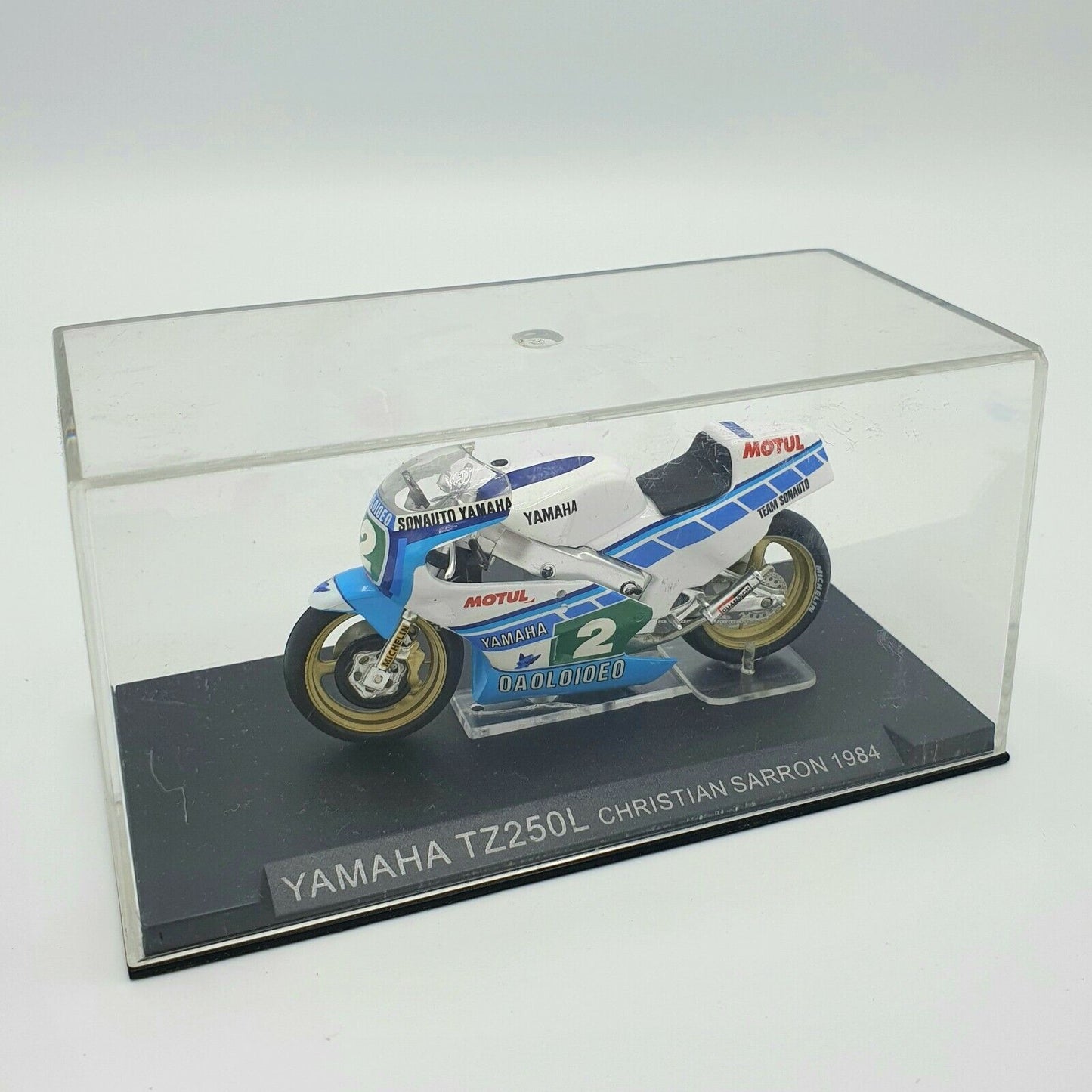 EBOND Modellino Yamaha TZ 250 L Cristian Sarron 1984 Scala 1:24 - S008.