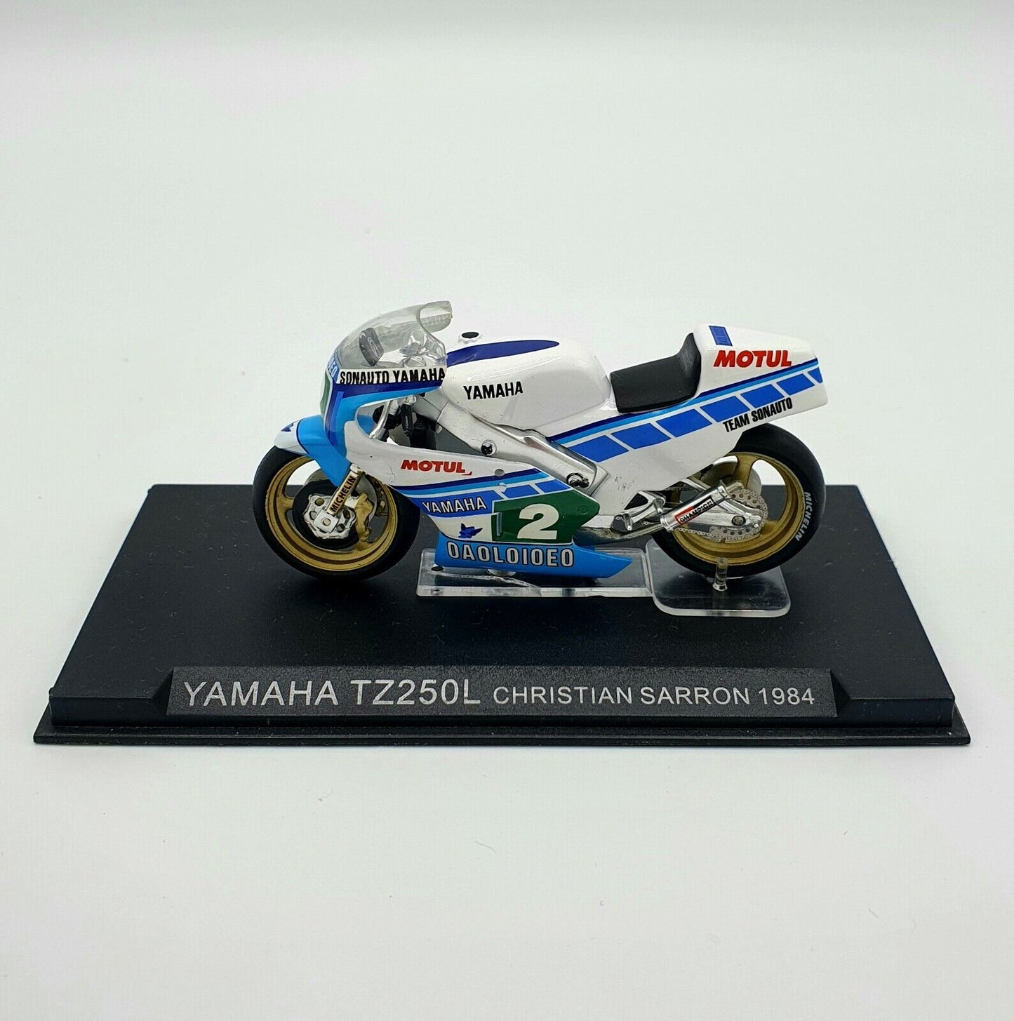 EBOND Modellino Yamaha TZ 250 L Cristian Sarron 1984 Scala 1:24 - S008.