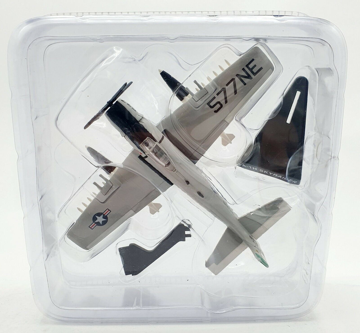 EBOND Aereo militare A-1H Skyraider - Scala 1/110 0055.