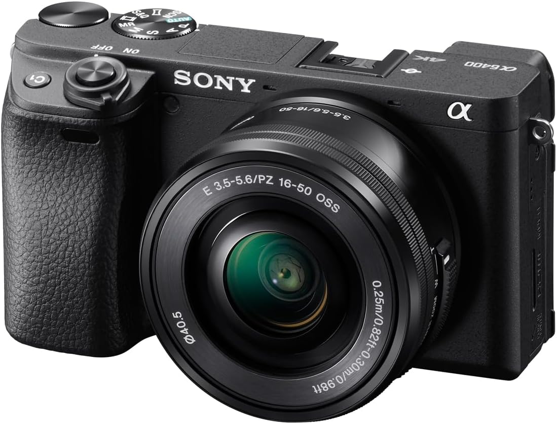Sony Alpha 6400 con obiettivo 16-50