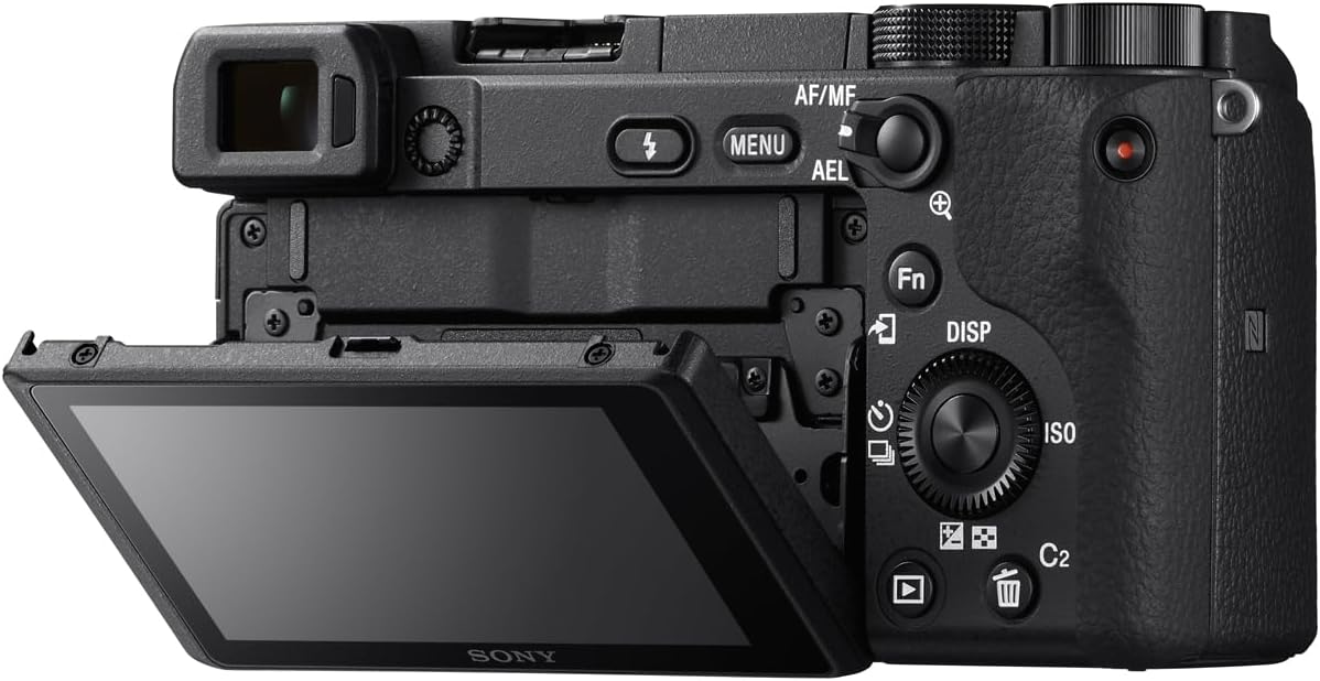 Sony Alpha 6400 con obiettivo 16-50