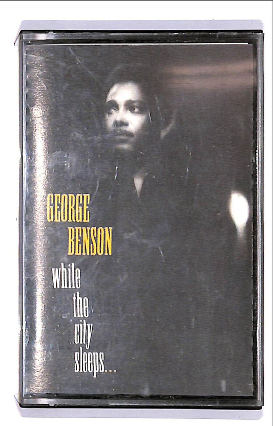EBOND George Benson - While The City Sleeps... Cassetta CA000225