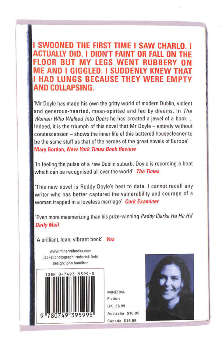 EBOND The Woman Who Walked Into Doors Libro LI008264