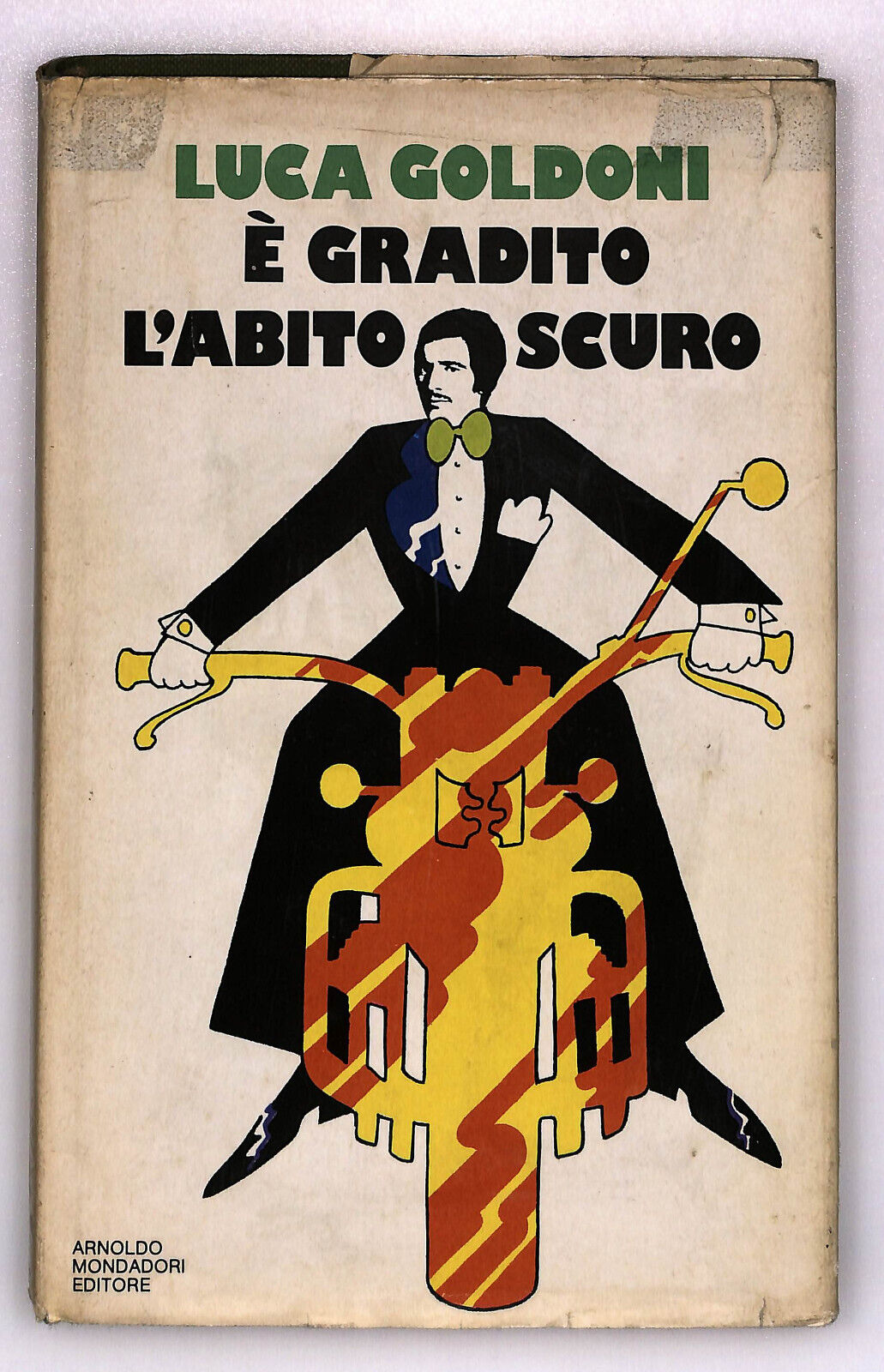 EBOND E' Gradito L'abito Scuro Di Luca Goldoni Libro LI033587