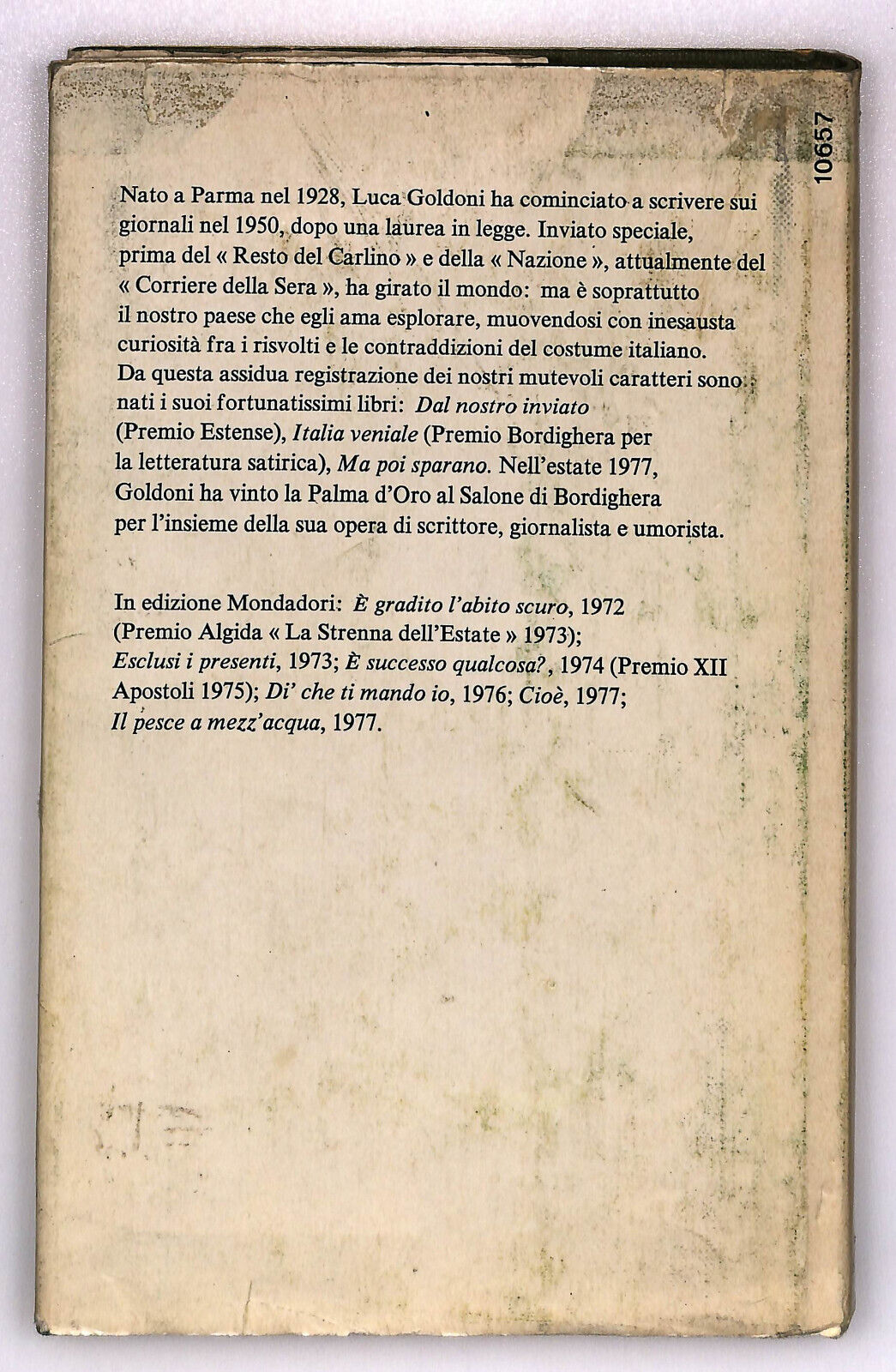 EBOND E' Gradito L'abito Scuro Di Luca Goldoni Libro LI033587