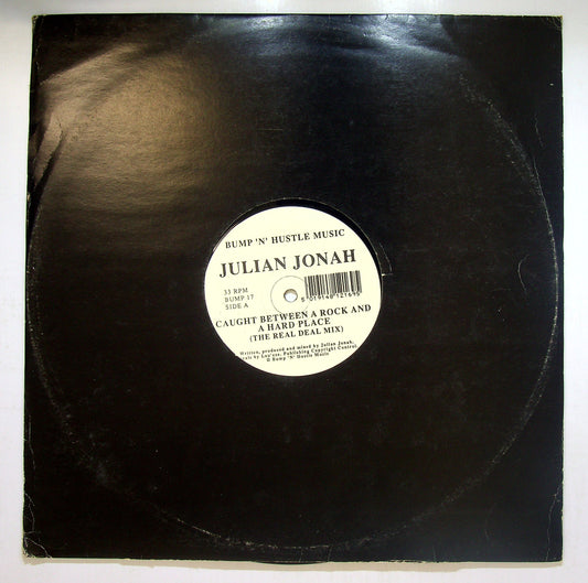 EBOND Julian Jonah - Caught Between A Rock And A Hard Place Vinile V110099