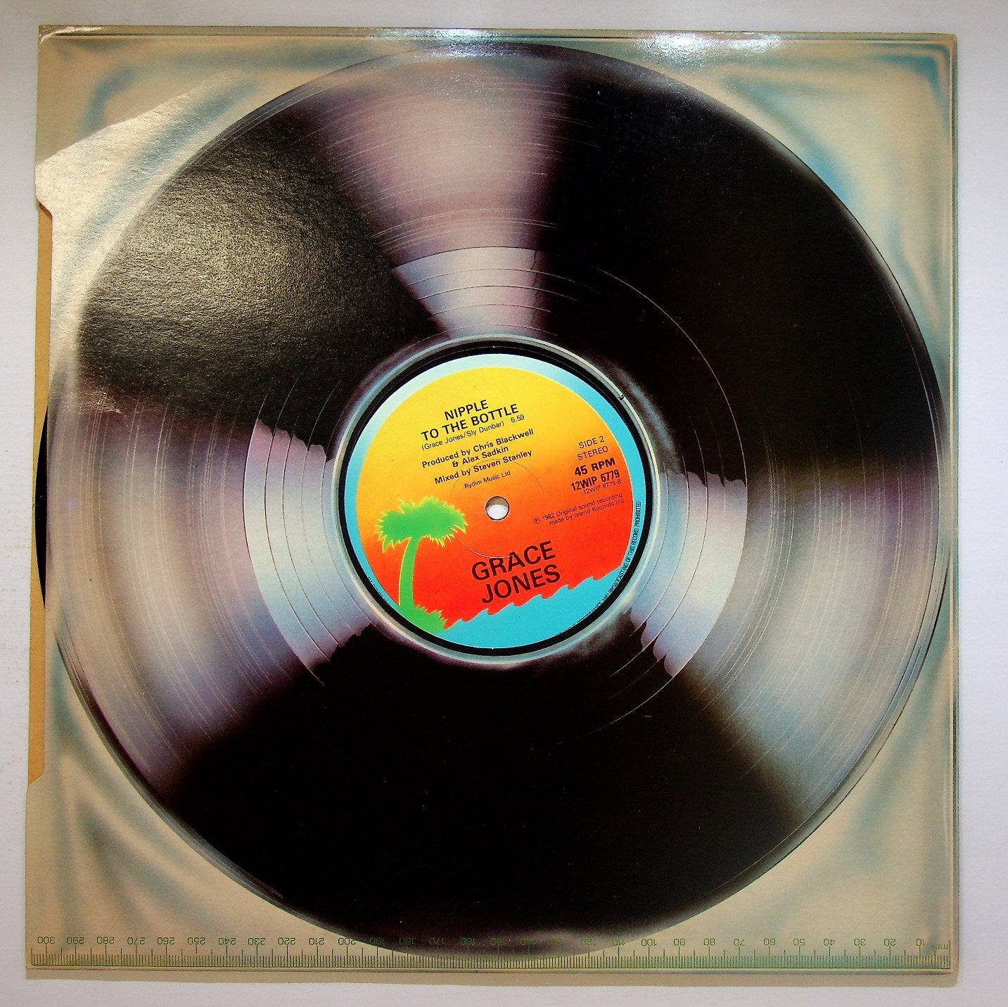 EBOND Grace Jones - The Apple Stretching / Nipple To The Bottle Vinile V118122