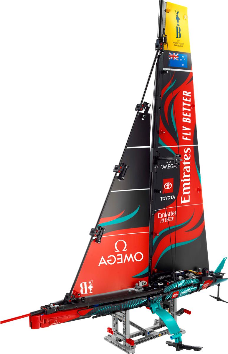 LEGO 42174 TECHNIC Yacht Emirates Team New Zealand AC75