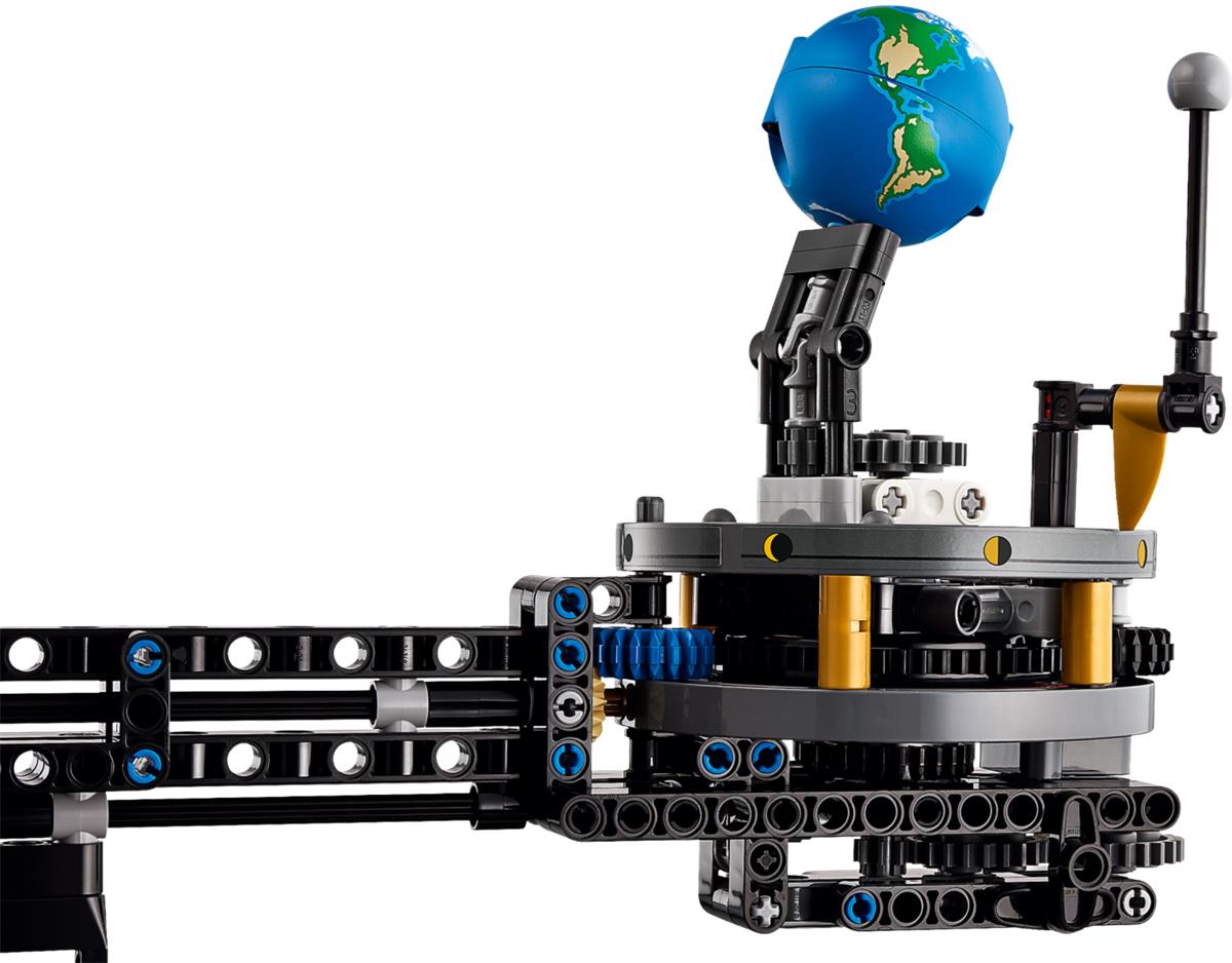LEGO 42179 Pianeta Terra e Luna in orbita