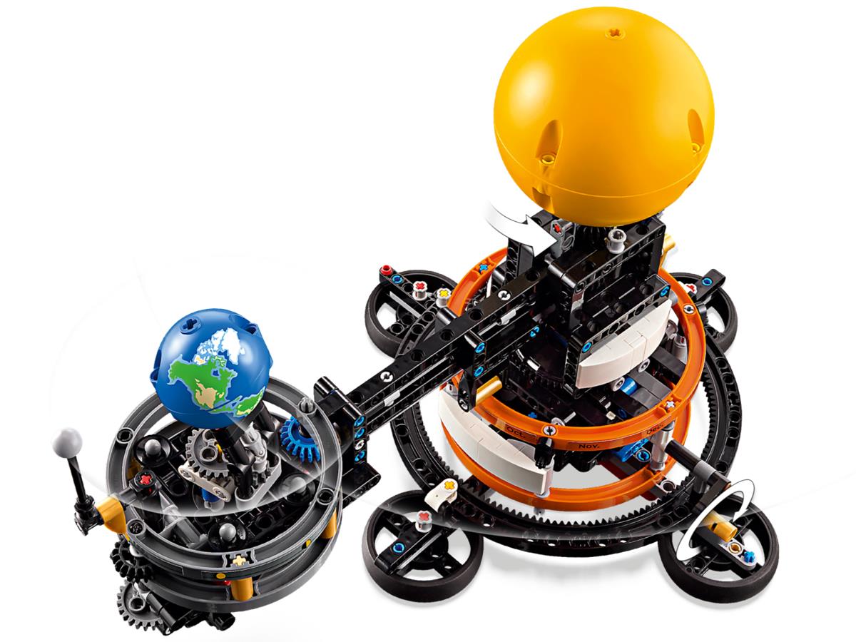 LEGO 42179 Pianeta Terra e Luna in orbita