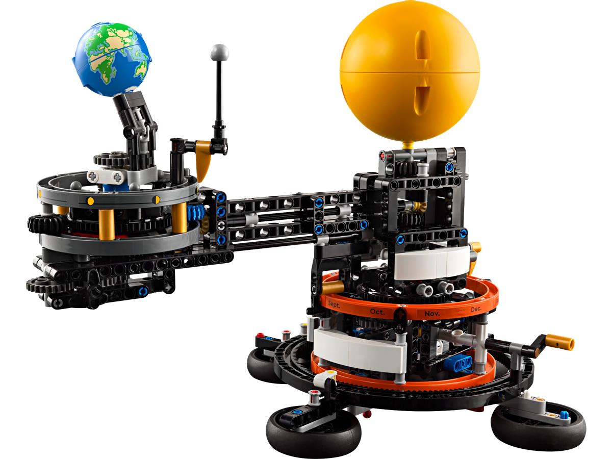 LEGO 42179 Pianeta Terra e Luna in orbita