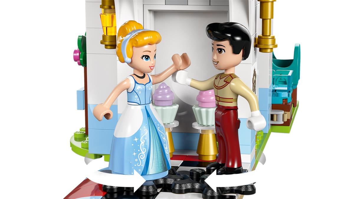 LEGO 43275 Castello e carrozza di Cenerentola
