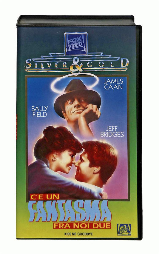 EBOND C e Un Fantasma Fra Noi Due Silver & Gold Fox VHS VH003915