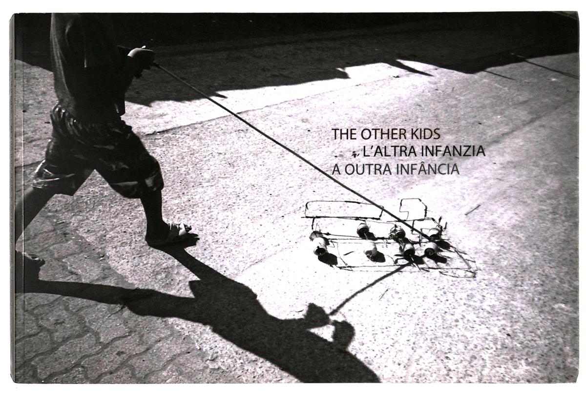 EBOND The Other Kids L Altra Infanzia A Outra Infancia Bonazinga Libro LI041886