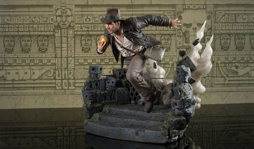 Indiana Jones: Raiders of the Lost Ark Deluxe Gallery PVC Statue Escape with Idol 25 cm P036012
