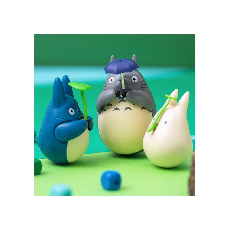 My Neighbor Totoro Round Bottomed Figurine Mid Totoro with leaf 6 cm P036339
