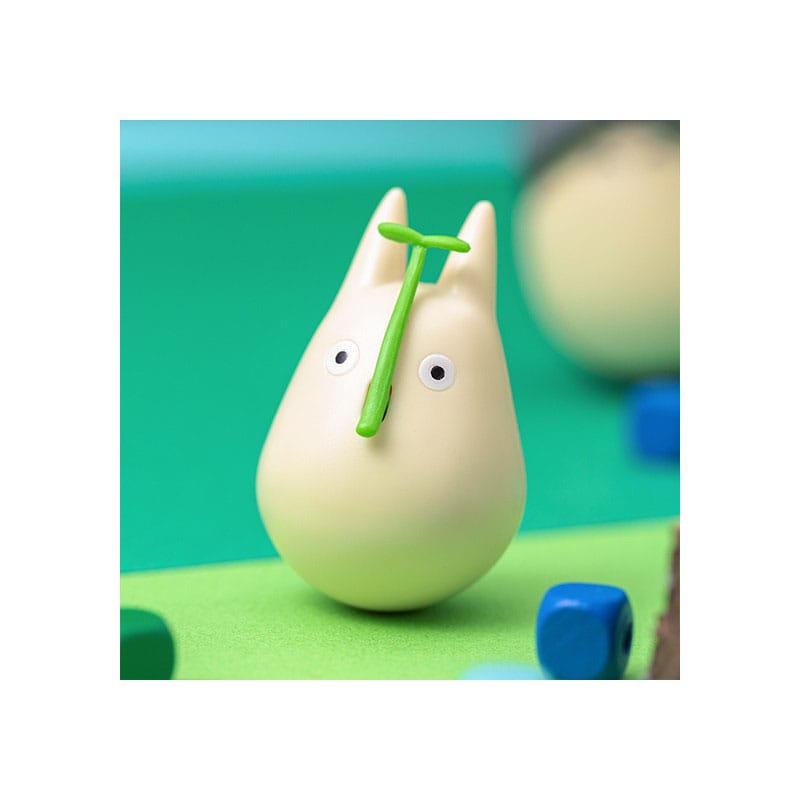 My Neighbor Totoro Round Bottomed Figurine Small Totoro with leaf 5 cm P036340