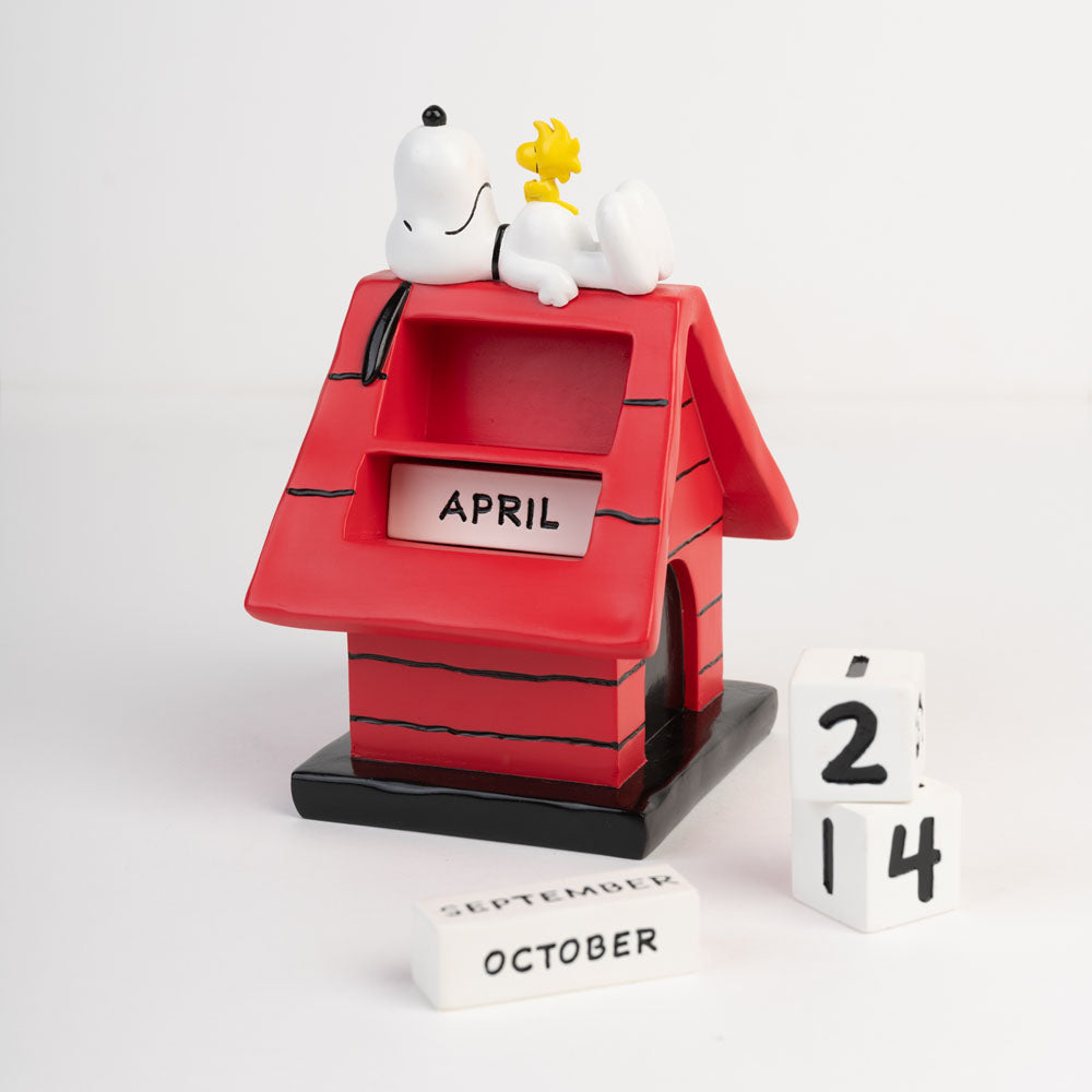 Peanuts 3D perpetual Calendar Snoopy Doghouse P068916