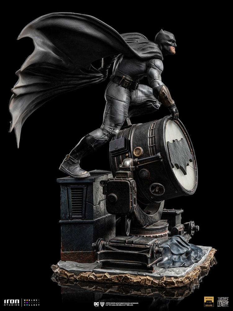 Zack Snyder's Justice League Deluxe Art Scale Statue 1/10 Batman on Batsignal 28 cm P045134