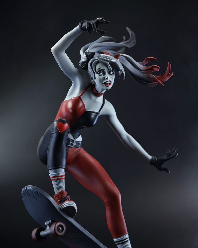 DC Direct Harley Quinn: Red, White & Black Statue 1/10 Harley Quinn by Ivan Tao 20 cm P049835