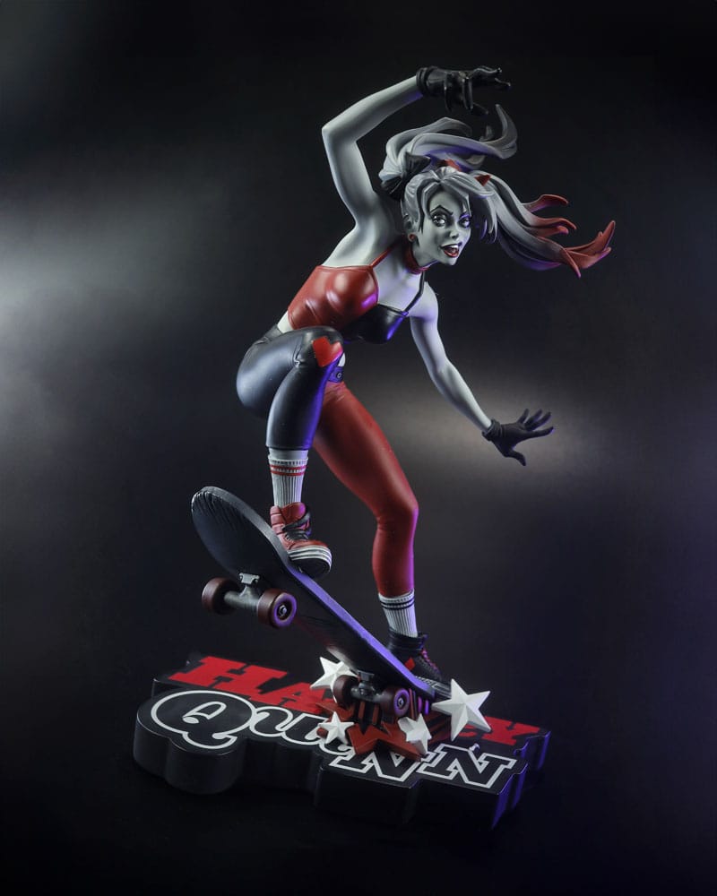 DC Direct Harley Quinn: Red, White & Black Statue 1/10 Harley Quinn by Ivan Tao 20 cm P049835