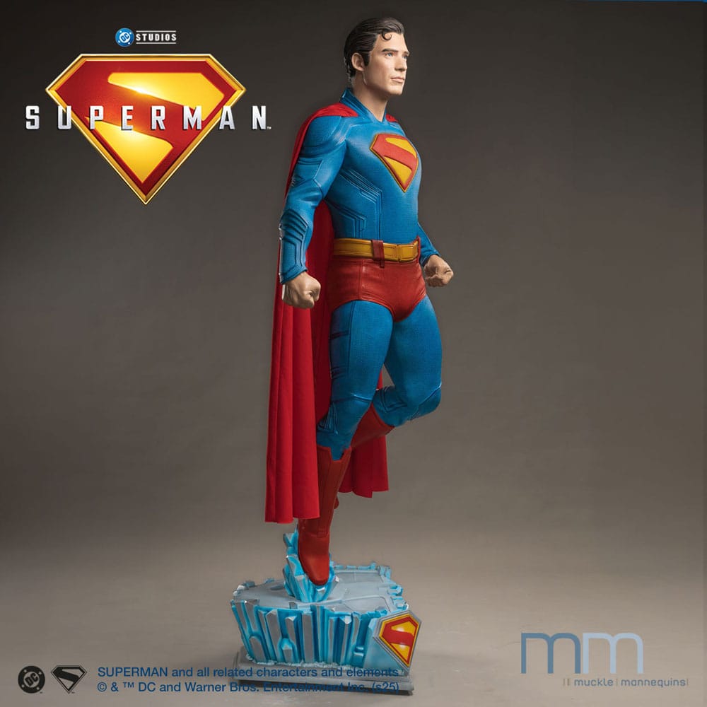 Superman 2025 Life-Size Statue Superman 246 cm P051177