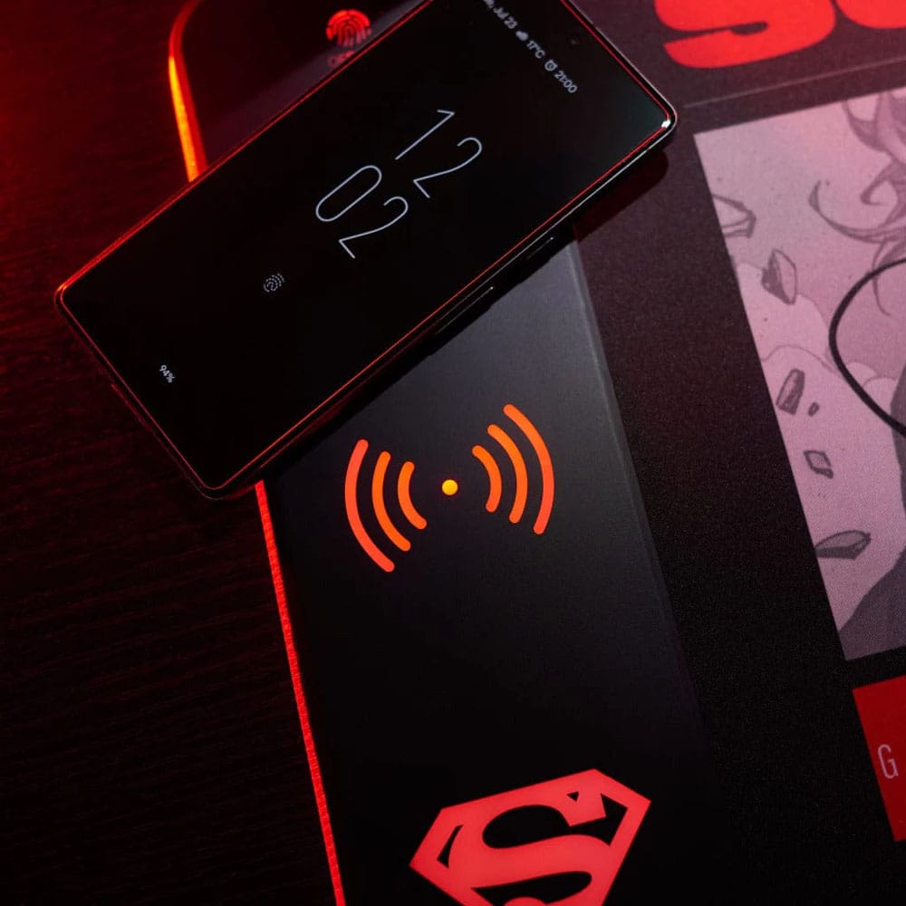 DC COMICS MOUSEPAD WITH MOBILE CHARGER SUPERMAN