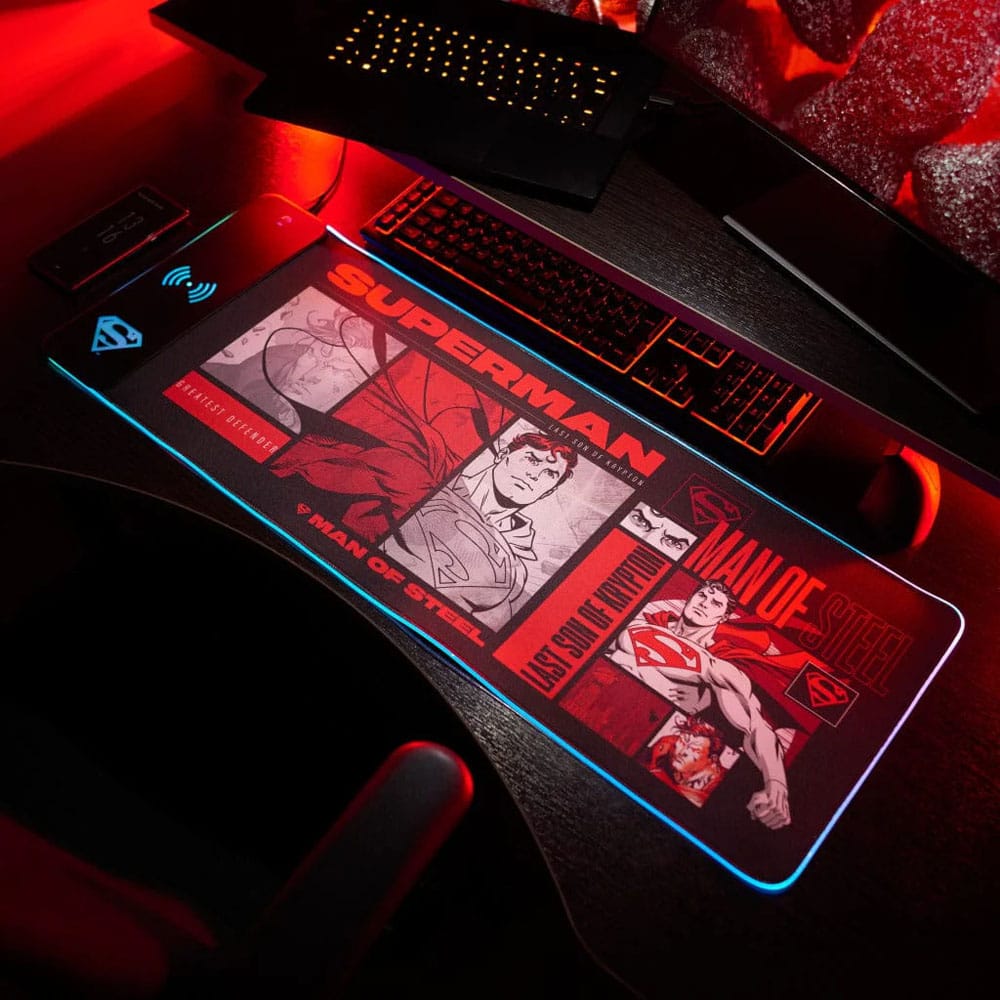 DC COMICS MOUSEPAD WITH MOBILE CHARGER SUPERMAN