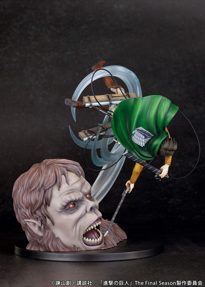 Attack on Titan PVC Statue 1/7 Levi vs Beast Titan Ver. 28 cm P056445