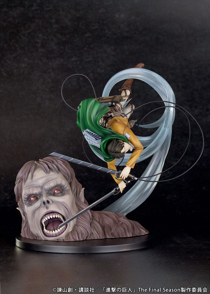 Attack on Titan PVC Statue 1/7 Levi vs Beast Titan Ver. 28 cm P056445
