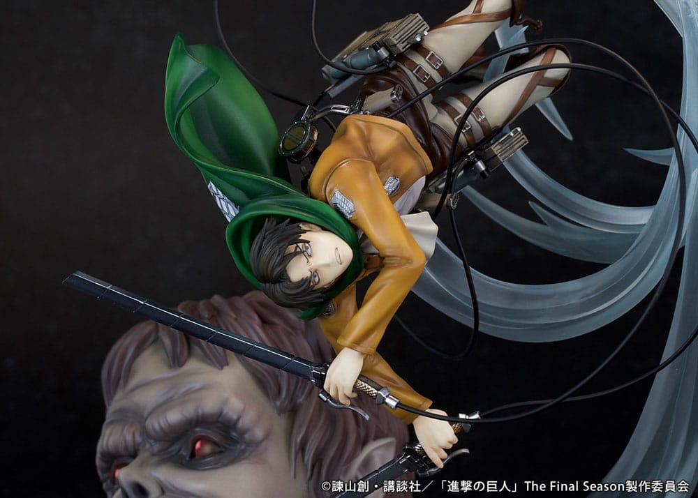 Attack on Titan PVC Statue 1/7 Levi vs Beast Titan Ver. 28 cm P056445